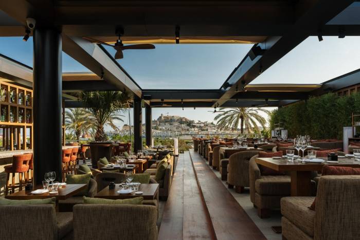 Zuma Ibiza convierte el atardecer de la marina en el eje de su propuesta de agosto