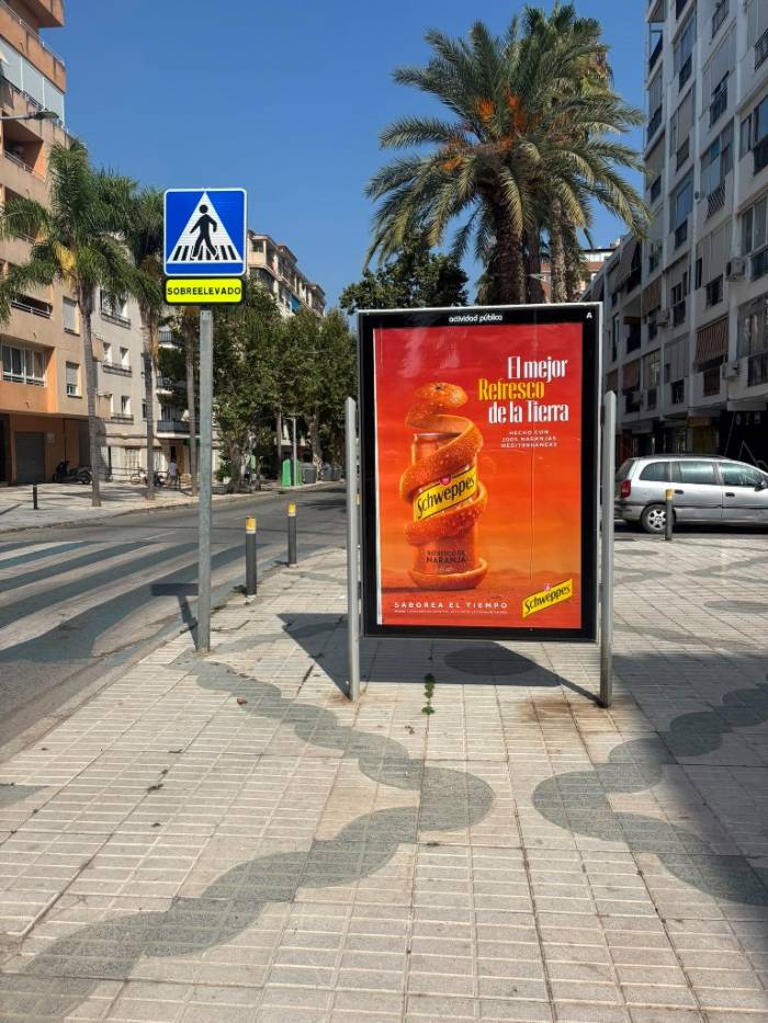 Schweppes vuelca su mayor campaña exterior en la costa que aporta el 70% de sus ventas estivales