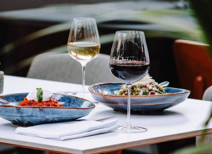 Por qué una copa de vino puede sentar bien o provocar ardor
