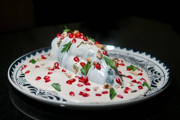 Catorce restaurantes de Ciudad de México reivindican la temporada del chile en nogada