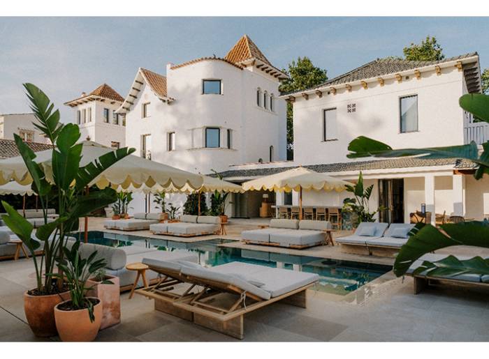 Casa METT Sitges abre en cinco villas históricas junto al mar