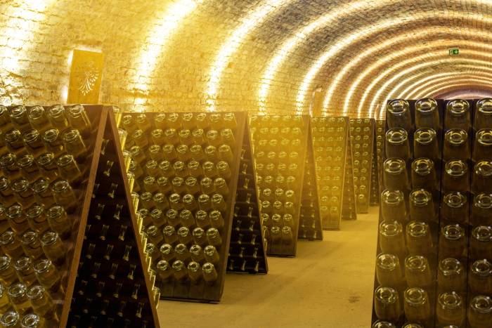 Global Sparkling Wine Market Set to Hit $30.15 Billion by 2030, Report Finds