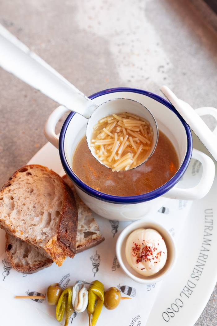 Ultramarines del Coso recupera el cocido madrileño tradicional en Chamberí