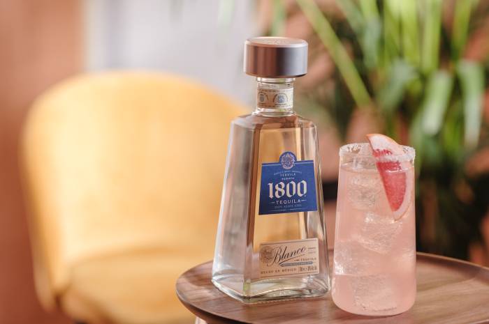 El cóctel 1800 Paloma impulsa el tequila premium en el Día Mundial del Bartender