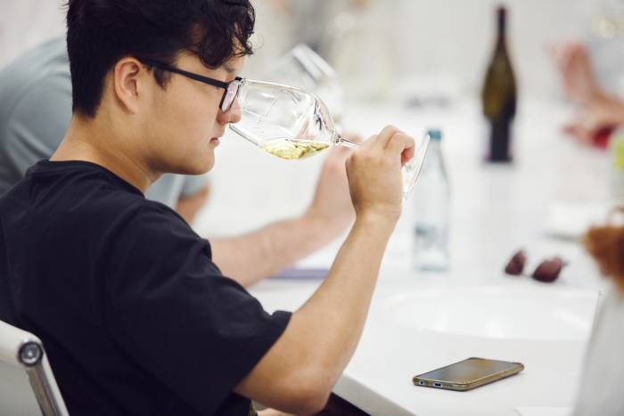 China Reclaims Top Spot as Leading Market for Australian Wine Exports After Tariff Removal