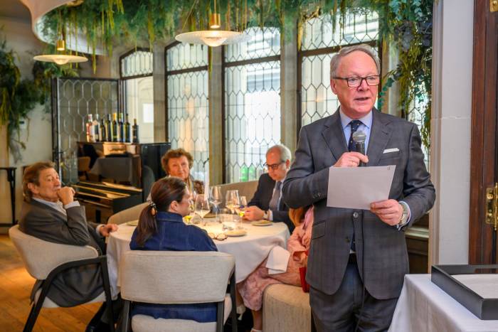 Siete AOVEs de Grandes Pagos de Olivar se presentan en un menú maridado por Miguel F. Vidal en Bancal