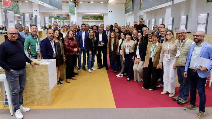 Canarias impulsa la internacionalización de sus vinos y exporta su tecnología agrícola a Cataluña