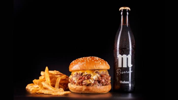 GOIKO y Mahou reinventan su hamburguesa estrella con una edición limitada inspirada en la cerveza
