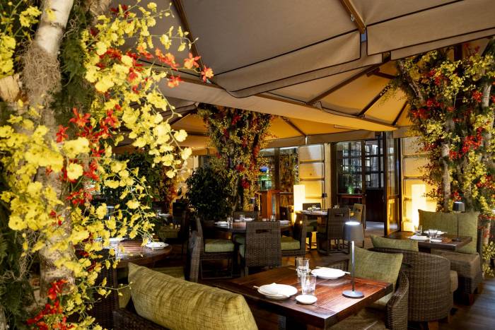 Las terrazas de invierno en Madrid se adaptan al frío con estufas y mantas