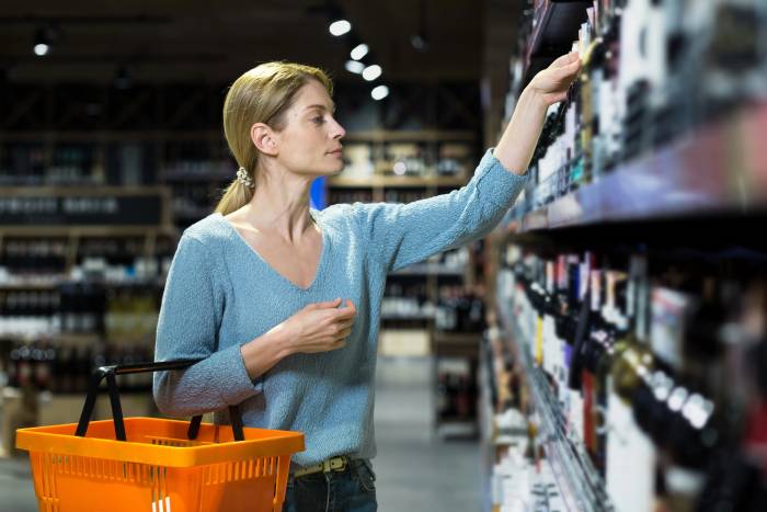 El consumo en España crece solo un 1,1% en enero y cae un 4,4% respecto a diciembre