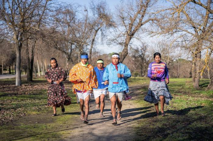 La tradición rarámuri llega a Madrid con un entrenamiento abierto en FITUR