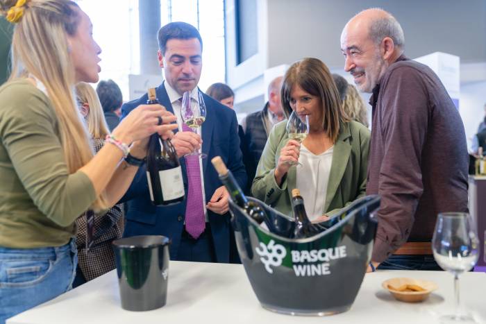 Doce bodegas de Bizkaiko Txakolina mostrarán la diversidad del txakoli en Gure Ardoak