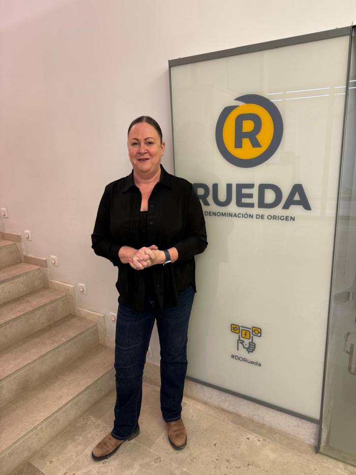 Beth Willard consolida su vínculo con la D.O. Rueda tras catar 310 vinos en su tercera visita