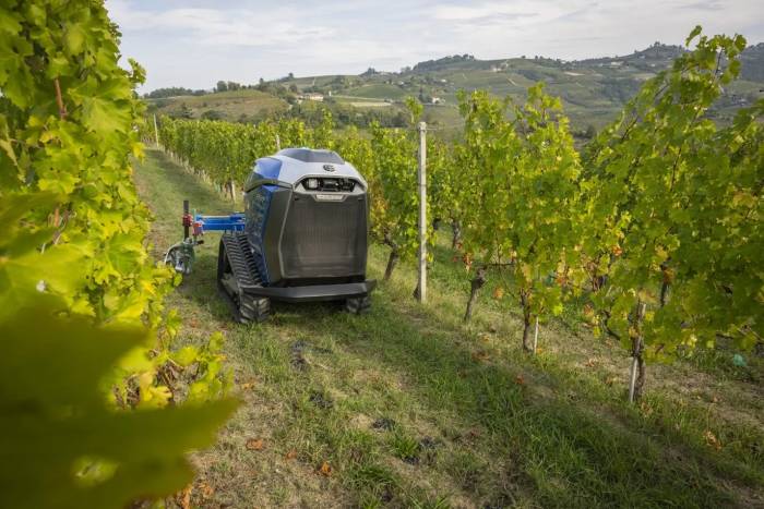 New Holland Unveils R4 Robots to Slash Vineyard and Orchard Labor by Up to 80%