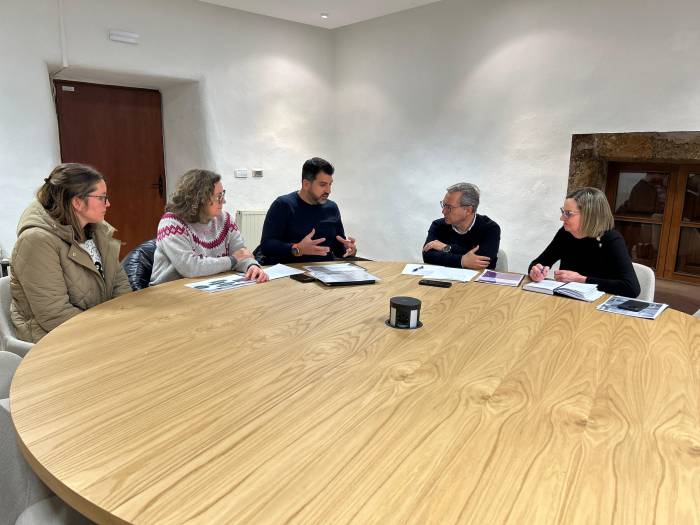 La D.O. Valdeorras logra el respaldo de la Diputación para impulsar proyectos de enoturismo y viticultura