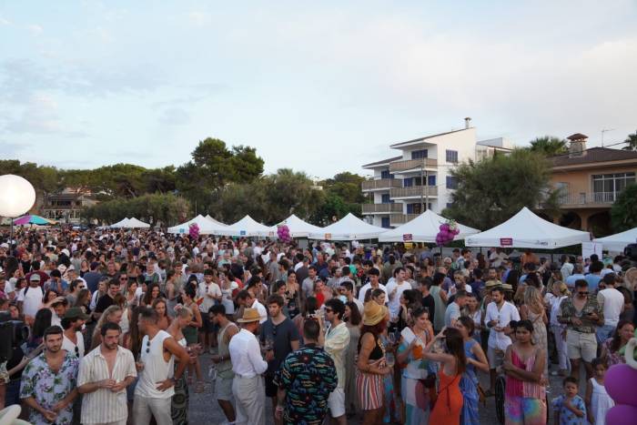El Raïm Wine Fest reúne a 15 bodegas en su primera cita en Colònia de Sant Pere