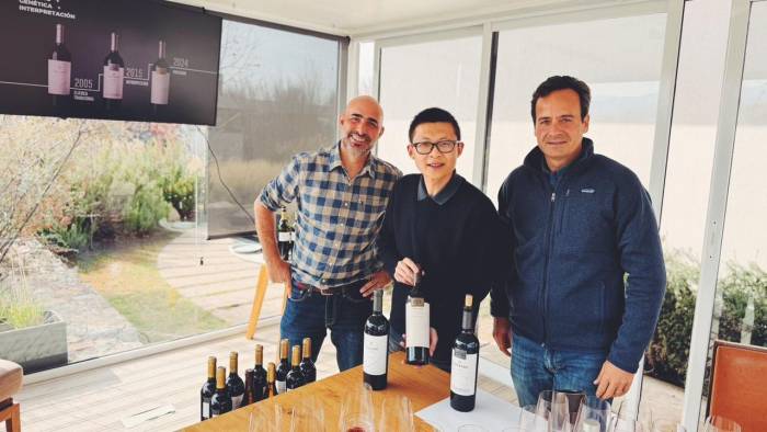 Zekun Shuai recorre Mendoza con Trivento para analizar cómo habla el origen en cada vino