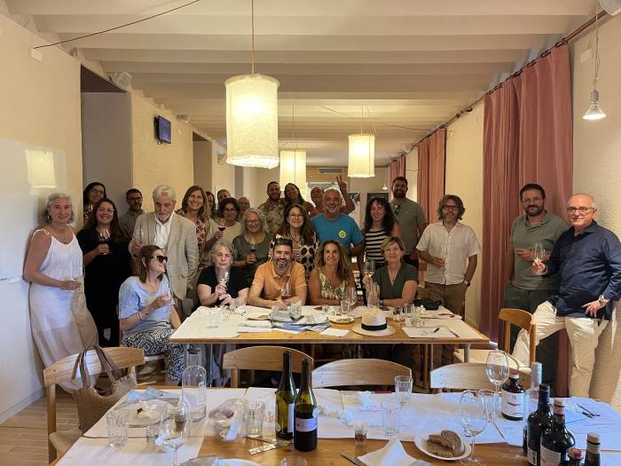 Cuarenta y dos catadores de Baleares se reúnen en Mallorca para una sesión técnica sobre vino, jamón y vermut