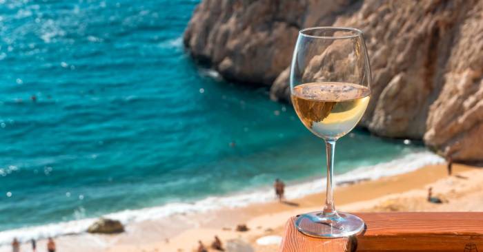 La D.O. Rueda vincula cinco formas de viajar en verano con distintos estilos de vino