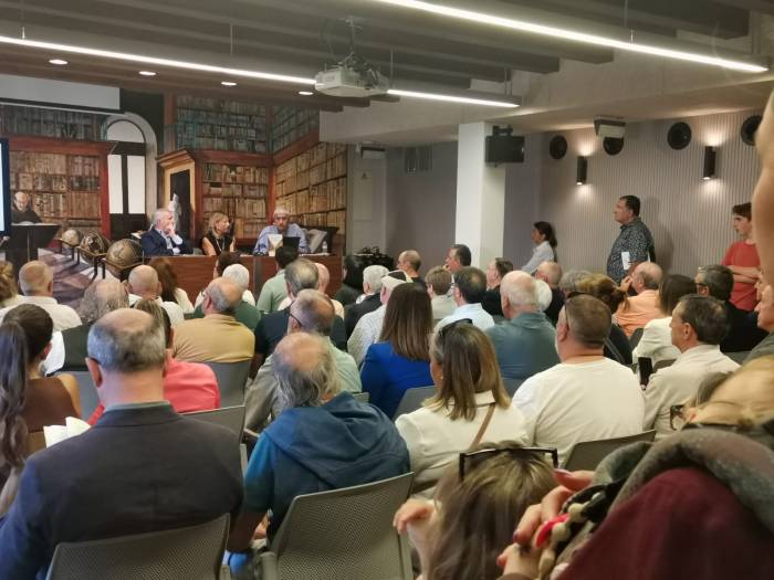 Haro presenta un estudio sobre la calle de las Cuevas y su papel en la historia del vino