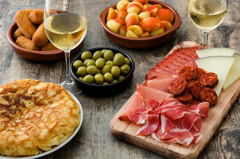 El tapeo se afianza como ritual semanal para seis de cada diez españoles