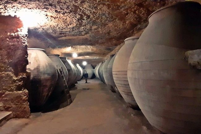 Tomelloso guarda bajo sus calles 2.500 cuevas del vino convertidas en patrimonio visitable