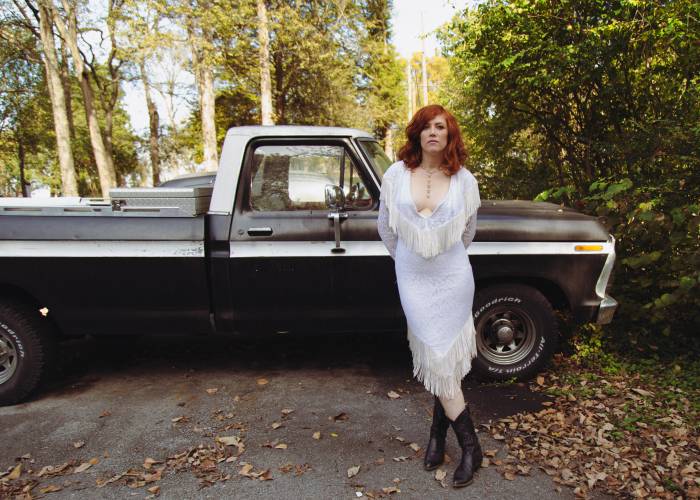 Elas Son Artistas arranca sus homenajes vecinales con Isabel Ares y música desde Nashville