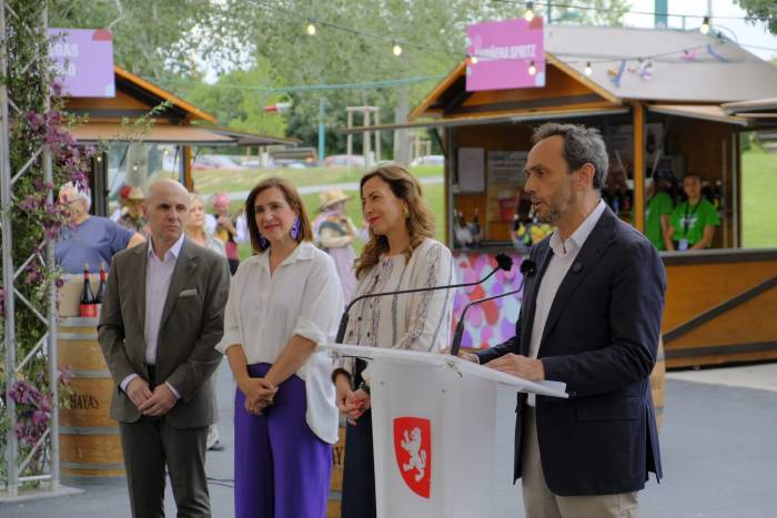 Grandes Vinos entrega a Zaragoza su primera Jota de la Garnacha