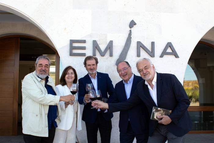 Bodega Emina reúne a Fernando Conde y Esteban González Pons en su undécimo encuentro literario