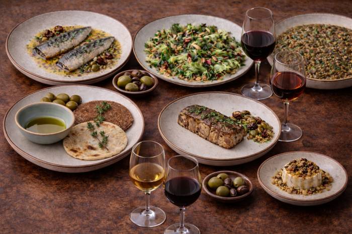 Bodegas Mezquita organiza una cena benéfica inspirada en La Última Cena