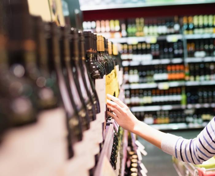Consumer Spending on Alcoholic Beverages Faces Uncertainty as Economic Pressures Weigh on Industry