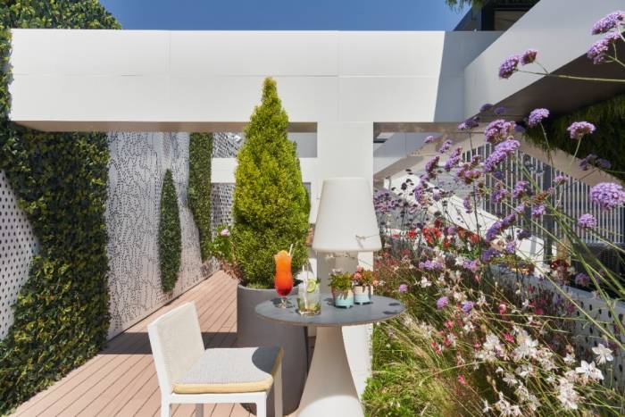 Sky Lounge reabre en Barceló Imagine con coctelería y música en la azotea de Madrid