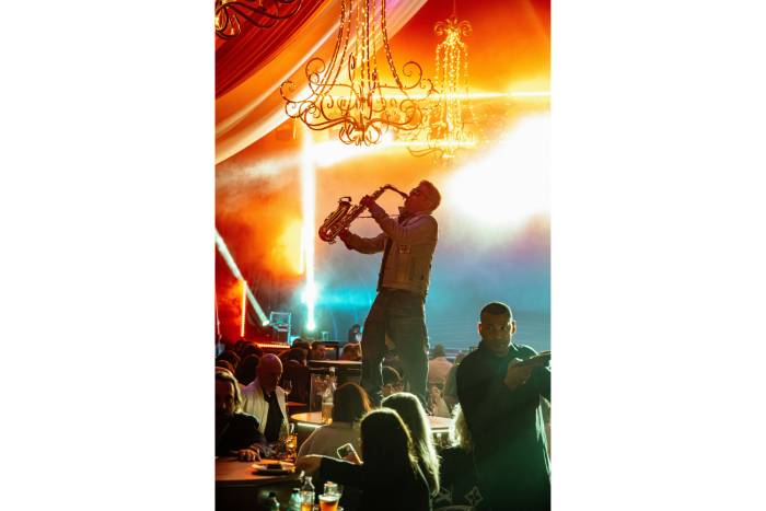 LOV Olivia Valere reabre en Marbella con una noche de espectáculo, gastronomía y lujo