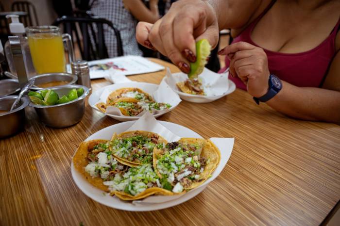El 40% de los mexicanos elige tacos por su accesibilidad, según una encuesta de Research Land