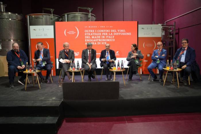 Italian Wine Exports to U.S. Drop 35% as Industry Leaders Urge Production Cuts