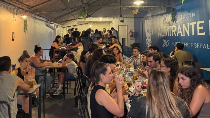 Almirante Dönn, el bar de fábrica 100% libre de gluten que revoluciona la cerveza artesanal en Buenos Aires
