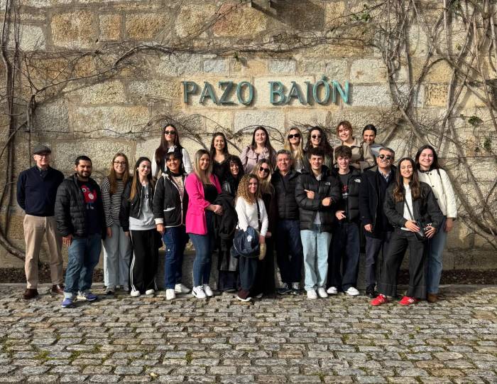 Estudiantes gallegos conocen el proyecto de enoturismo de Pazo Baión en Vilanova de Arousa