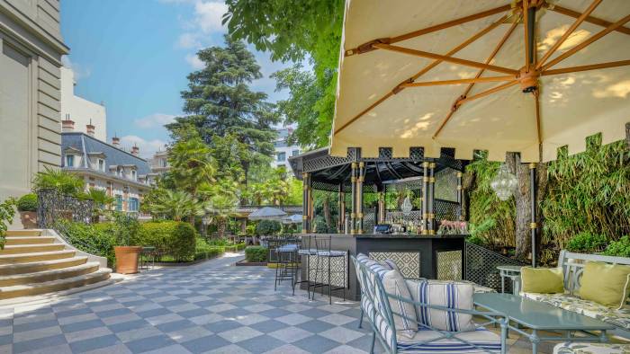 Santo Mauro reabre su jardín con la cocina de Rafa Peña