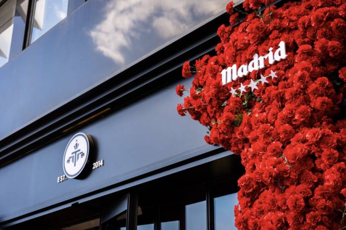 TATEL Madrid y Mahou celebran San Isidro con un clavel por cada botellín
