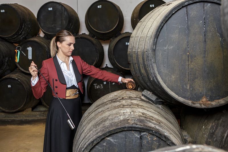 Joven venenciadora de Jerez