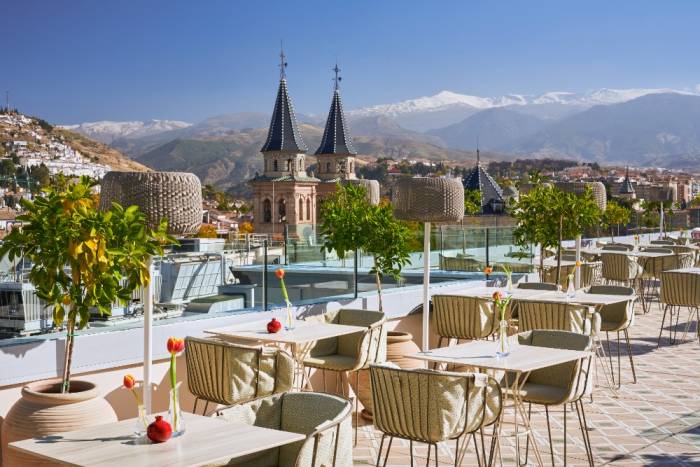 Barceló Carmen Granada propone recorrer la ciudad como un museo al aire libre