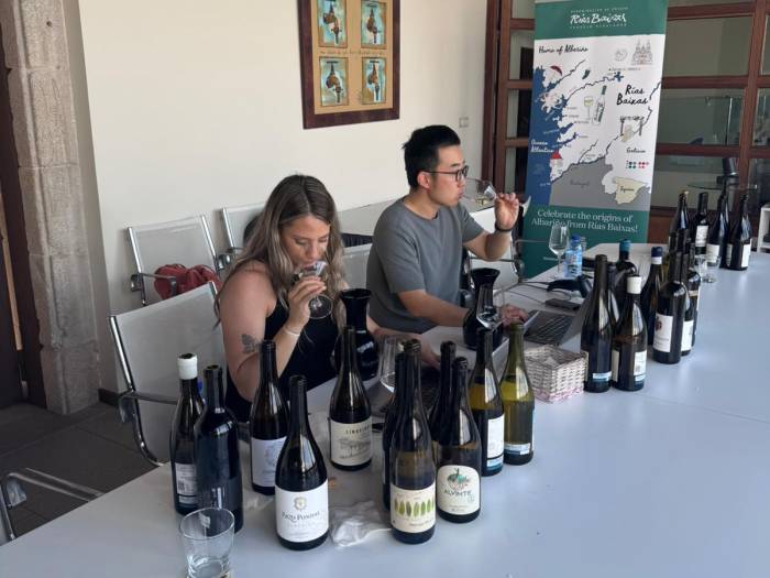 La guía Peñín cata 300 vinos de Rías Baixas