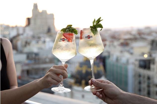 MARTINI vincula el spritz al inicio del verano