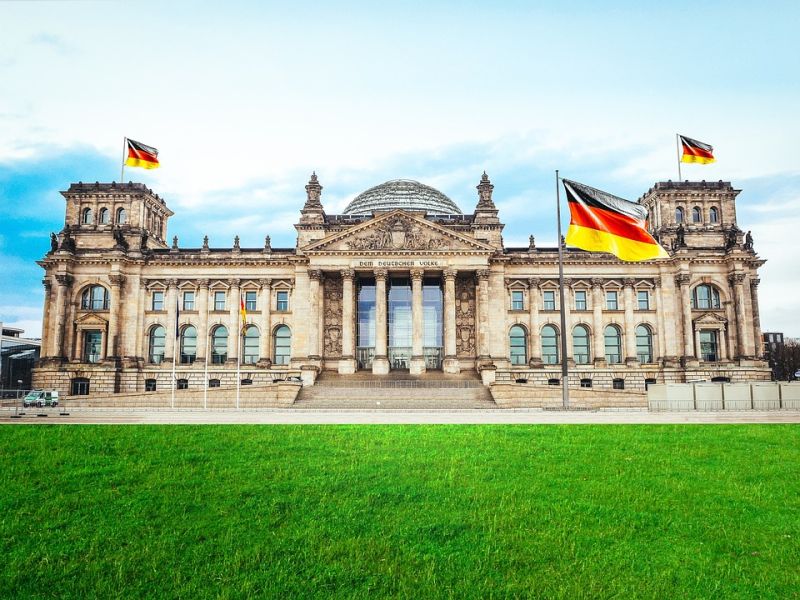 German Parliament Faces Backlash Over Packaging Bill