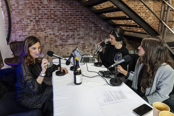 OFF Madrid mantiene viva la conversación del vino con podcasts e entrevistas entre ediciones