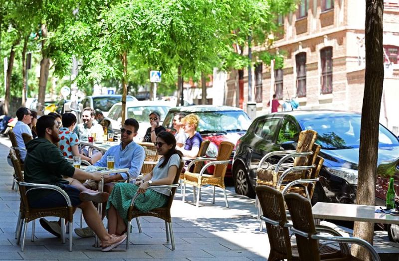 La restauración española mejora ingresos en verano por el tirón del turismo internacional