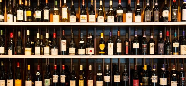 estanteria botellas vino