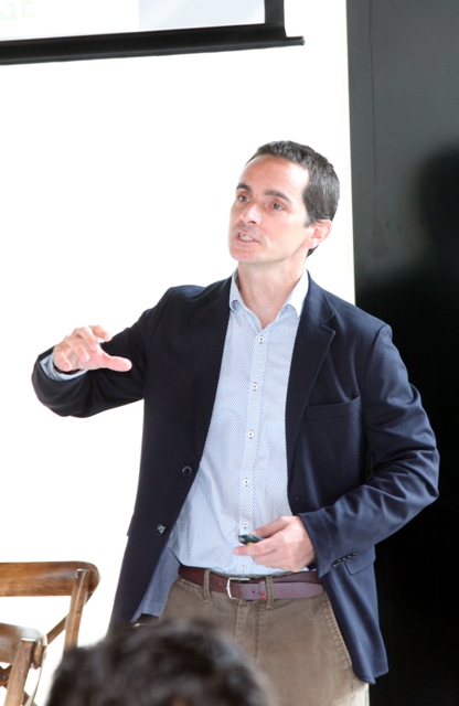 Isaac Rigau durante su exposición