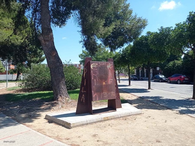 El lamentable estado del Monumento al Bodeguero George Sandeman en Jerez