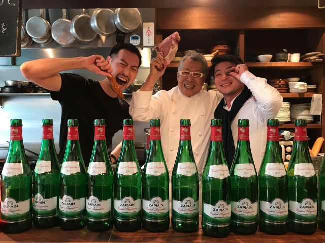 Los responsables del restaurante Ama-Lur de Osaka durante la celebración.